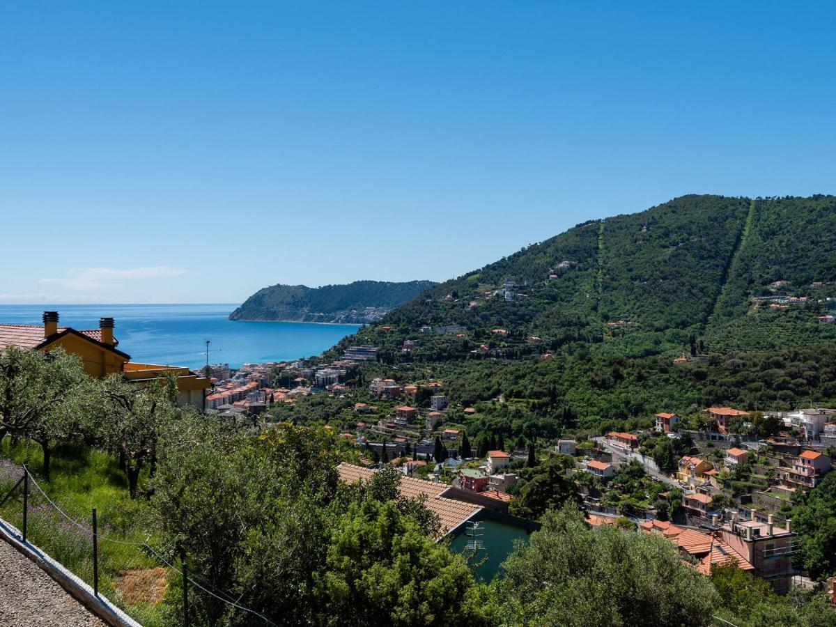 Villa Hanbury With Swimming Pool And Parking In Alassio Exteriör bild